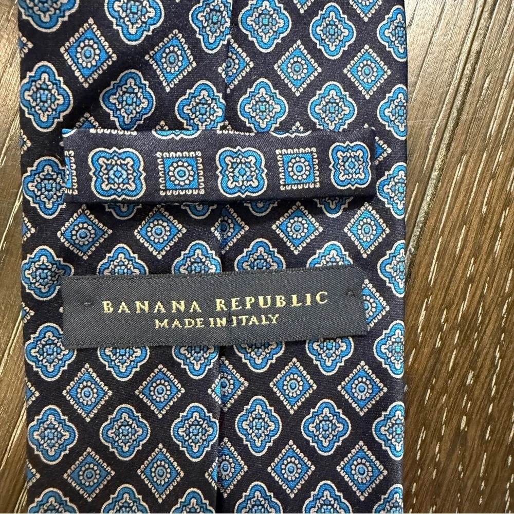 Banana Republic‎ Blue 100% Italian Silk Tie Bloc Print